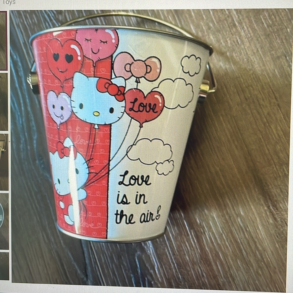 Hello Kitty love metal bucket 2020